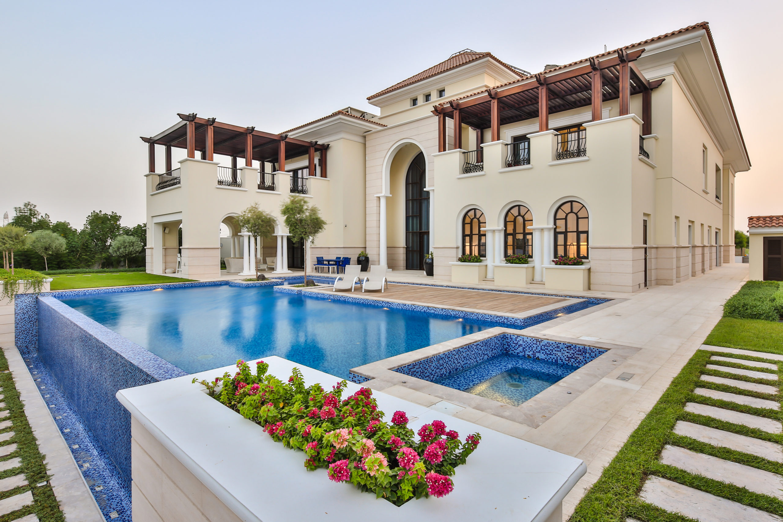 MEDITERRANEAN SHOW MANSION - AE7